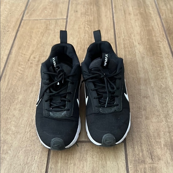 Nike Black Athletic Shoes - Picture 2 of 3